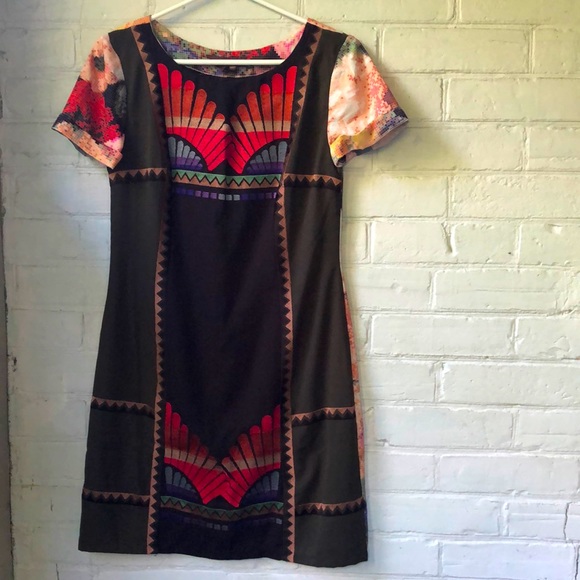 Ranna Gill Women's Fanned Vignette Shift Dress - Picture 7 of 12